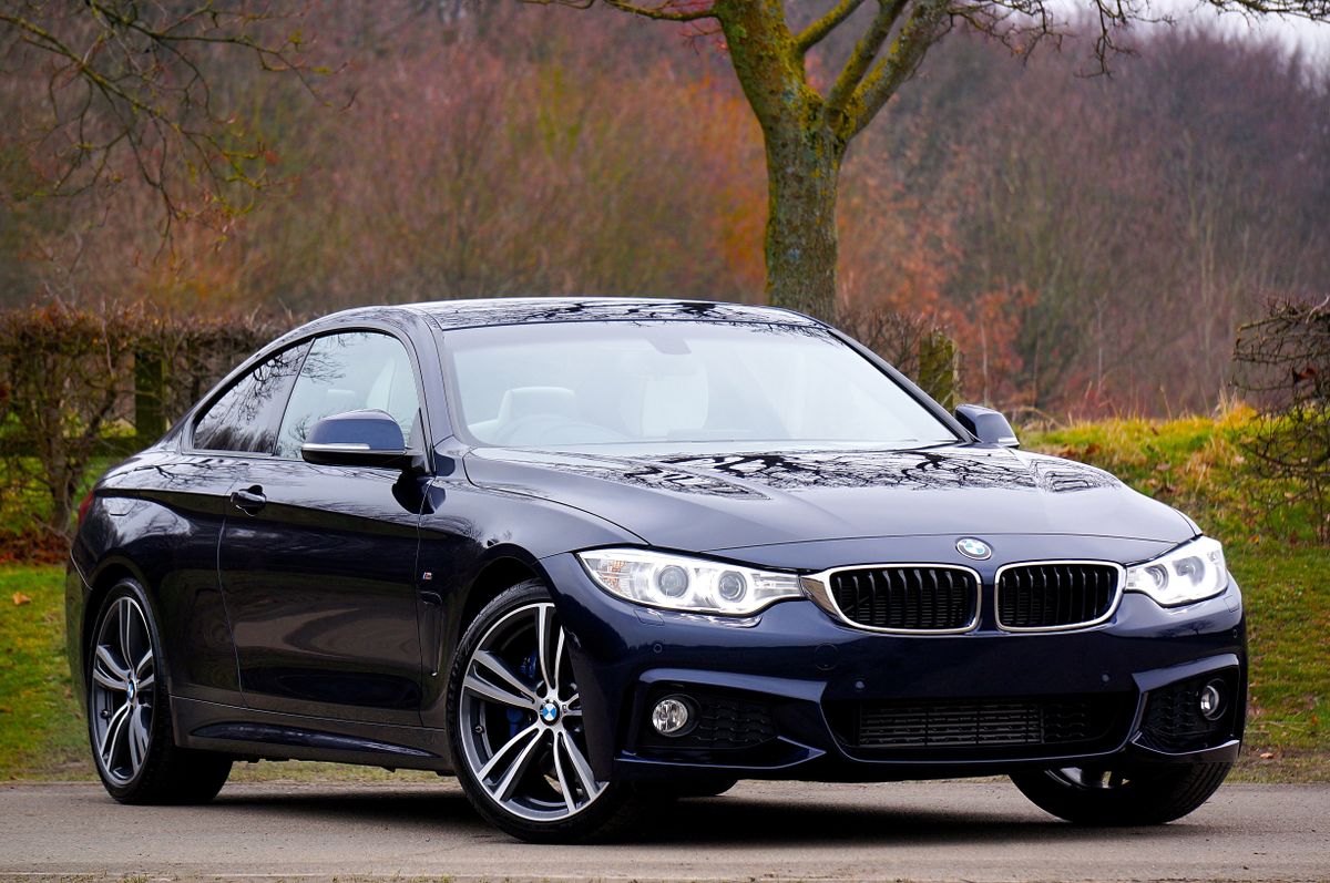 BMW 3er Motorraum — Wartung und Serviceheft